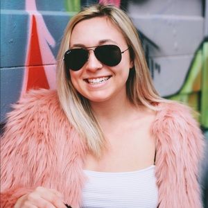 Meet your Posher, Mia